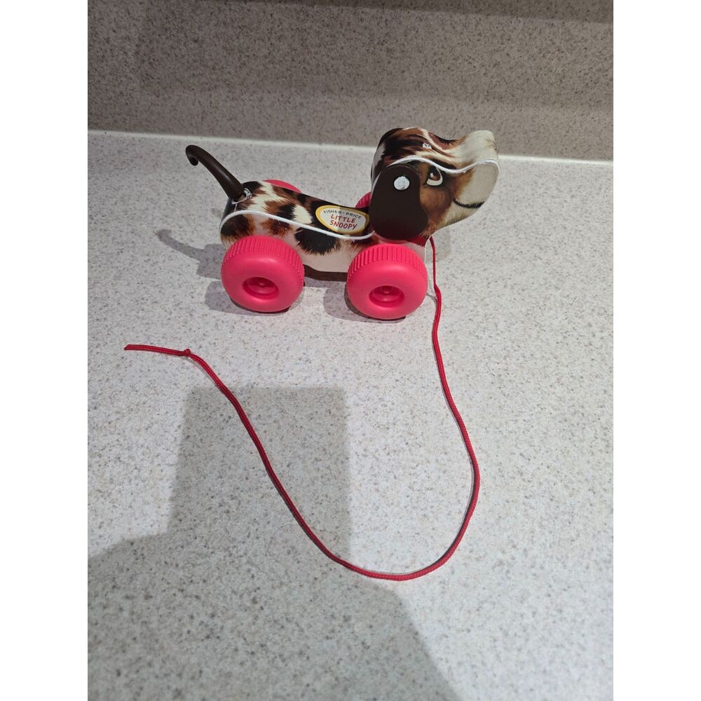 FISHER PRICE LITTLE SNOOPY PULL BEHIND PUPPY